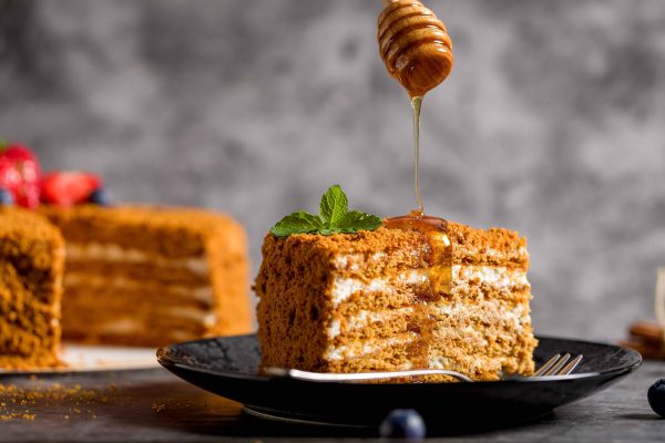 Why Honey cake Dubai is the Ultimate Crowd-Pleaser