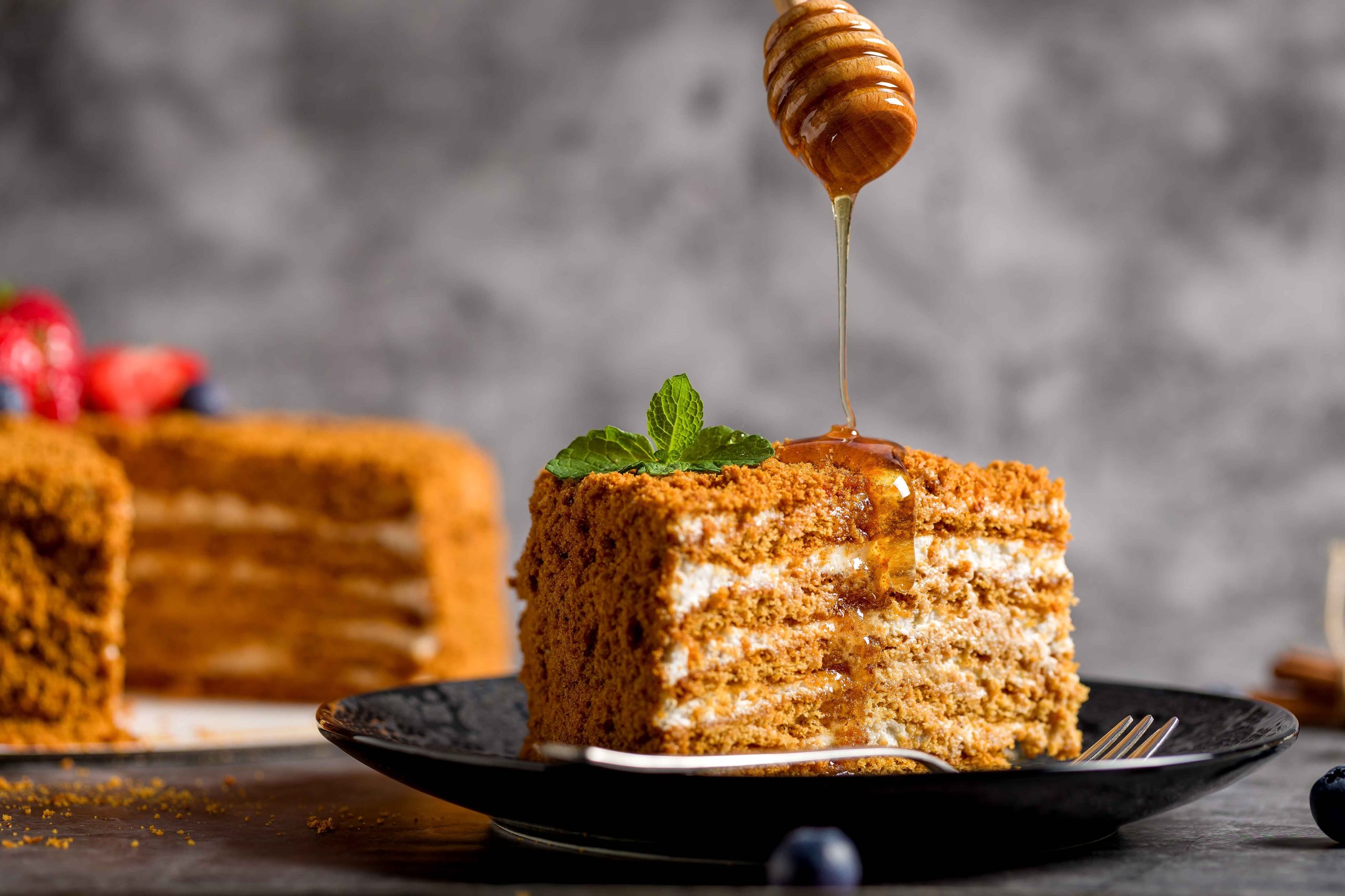 Why Honey cake Dubai is the Ultimate Crowd-Pleaser